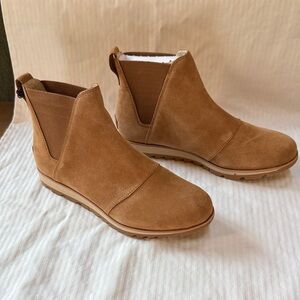 Sorel New with tags in box Women's Harlow Chelsea boots